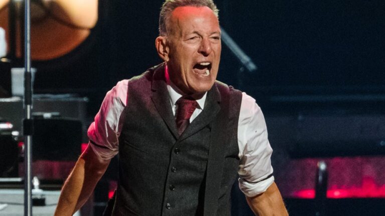 Bruce Springsteen Calls Trump Administration ‘Corrupt, Incompetent’