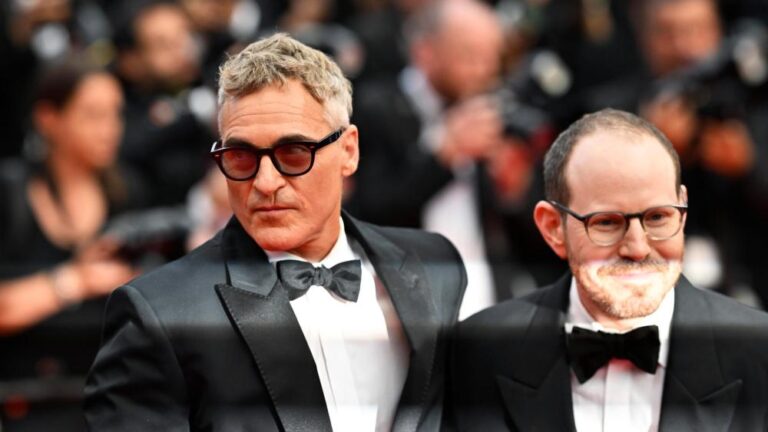 Joaquin Phoenix, Pedro Pascal Get Ovation